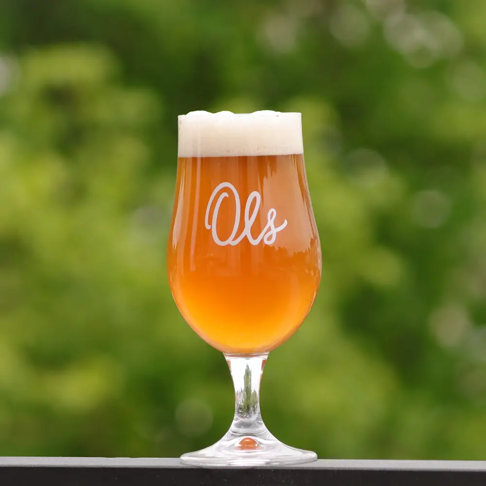 Ols Pokal 03 Ein Ols Pokalglas 03,L Gefüllt